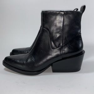 DKNY Black Leather Chelsea Ankle Boot Size 6